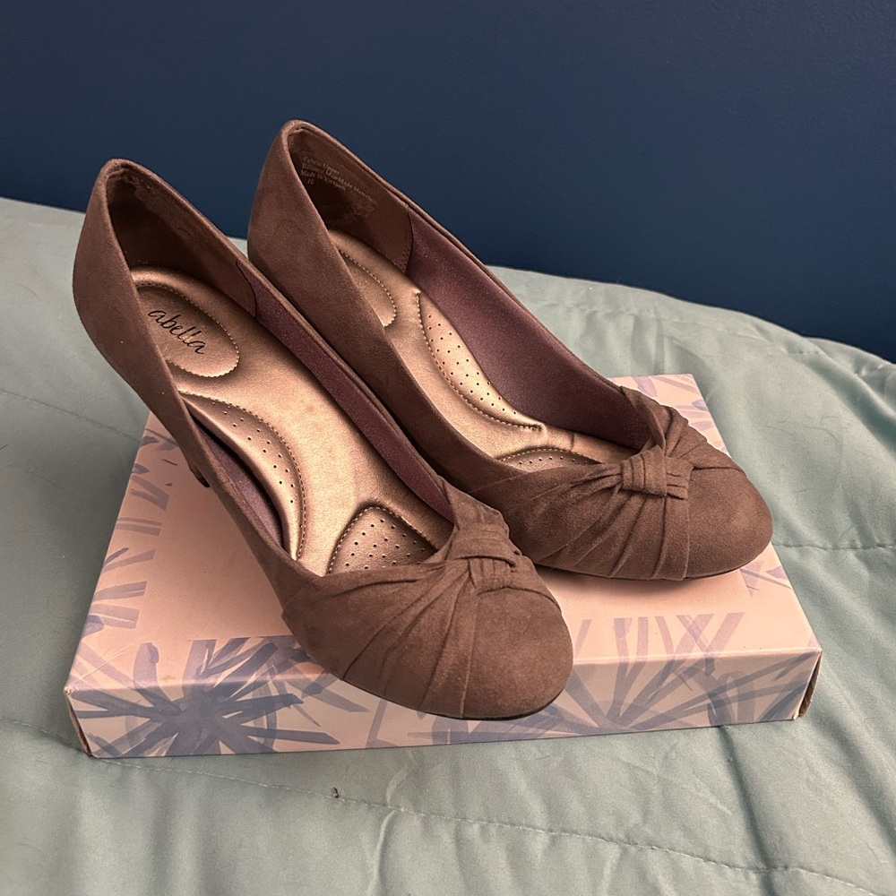 Abella gray heels